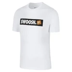 M nsw tee swoosh bmpr stkr