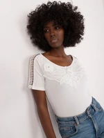 Ecru blouse with lace and short sleeves