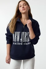 Trendyol Navy Blue Oversize Thick Polar Fleece Inside Slogan Printed Zippered Knitted Sweatshirt