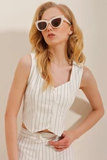 Trend Alaçatı Stili Women's White Heart Collar Buttoned Striped Vest