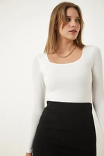 Happiness İstanbul White Square Neck Viscose Knitted Blouse