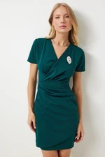 Happiness İstanbul Women's Emerald Green Brooch Wrap Collar Mini Woven Dress