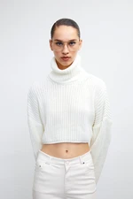 VATKALI Turtleneck Crop Sweater