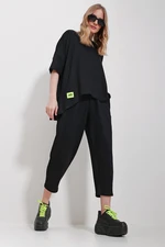 Trend Alaçatı Stili Women's Black Crew Neck Asymmetric Cut Coated Blouse And Pants Suit