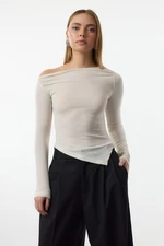 Trendyol Ecru Asymmetric Hem Detailed Knitted Blouse