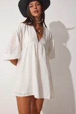 Happiness İstanbul Women's Ecru Scalloped Embroidery Summer Dress