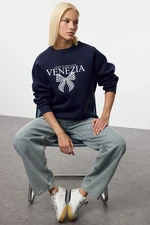 Trendyol Navy Blue Relaxed/Comfortable Pattern Raglan Sleeve Slogan and Bow Printed Knitted Sweatshirt