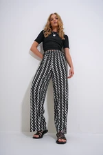 Trend Alaçatı Stili Women's Black Ecru Patterned Relaxed Cut Woven Trousers