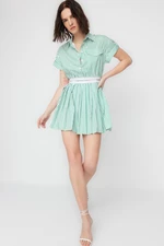 Trendyol X Sagaza Studio bielo-zelené elastické detailné poplínové šaty