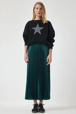 Happiness İstanbul Women's Emerald Green Shiny Surface Pleated Knitted Skirt