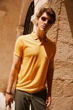 ALTINYILDIZ CLASSICS Men's Yellow Slim Fit Slim Fit Polo Neck Linen-Looking T-Shirt with Pockets and Short Sleeves.