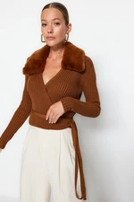 Trendyol Brown Faux Für Detail Pletený svetr