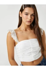 Koton Crop Top s Vyšívanými Volánovými Ramienkami, Detailmi a Plisovaným Štvorcovým Golierom