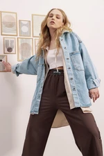 Trend Alaçatı Stili Dámske ľadovo modré dvojvrecká oversized džínsová bunda s praním