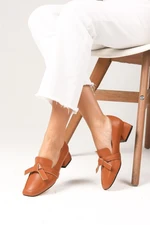 Mio Gusto Agatha Women's Flat-Toe Short Heeled Shoes with a Tan Bow Bow and Accessories.