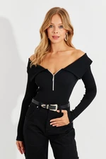 Cool & Sexy Women's Black Zippered Madonna Collar Blouse