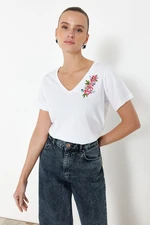 Trendyol White 100% Cotton Regular Pattern Embroidered V-Neck Knitted T-Shirt