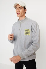 Trendyol Men's Gray Oversized Zippered Text Printed Sweatshirt with a Soft Pillow interior