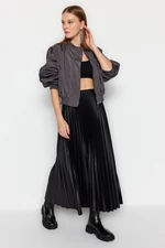 Čierna plisovaná maxi elastická pletená sukňa značky Trendyol