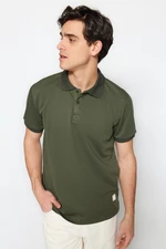 Trendyol Limited Edition Khaki pánske polotričko s pravidelným/normálnym výstrihom s nálepkovými aplikáciami Thick Pique.