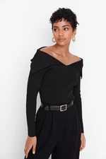 Trendyol Black Collar részletes kötöttáru pulóver