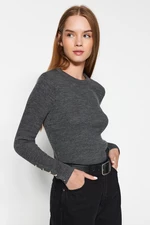 Trendyol antracitové tlačítko Detailní pletený svetr