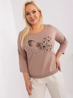 Tmavě béžová halenka plus size s motýlem