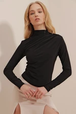 Trend Alaçatı Stili Women's Black High Collar Draped Shoulder Sandy Crop Blouse