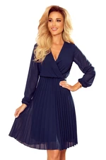 Pleated dress with a neckline and long sleeves Numoco