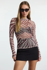 Trendyol Dark Brown Zebra Patterned Fitted/Body-Sit Stand-Up Collar Tulle Flexible Knitted Blouse