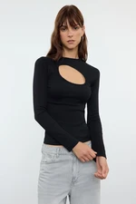 Trendyol Black Cut Out Detailed Fitted Stretchy Knitted Blouse