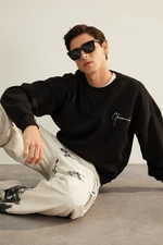 Trendyol Black Men's Oversize Designer Sweatshirt with Embroidered Stitching Detail and Pillows, Soft Inside.