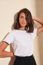 T-shirt da donna Trendyol Embroidered