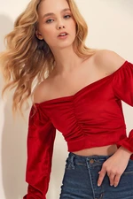 Trend Alaçatı Stili Women's Red Crew Neck Velvet Crop Top With Smocking