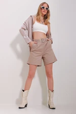 Trend Alaçatı Stili Women's Beige Double Pocket Waist Belted Gabardine Shorts