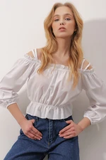 Trend Alaçatı Stili Women's White Madonna Collar Strap Detailed Poplin Crop Top