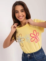 Žluté tričko s květinovou aplikací BASIC FEEL GOOD