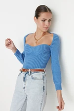 Trendyol Niebieski Crop Heart Neck Sweter z dzianiny