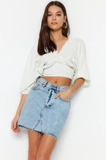 Trendyol Ecru Blúzka s balónovými rukávmi do V, zavinovací/štruktúrovaný pletený crop top