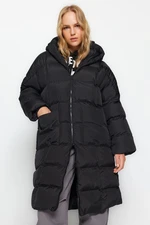 Trendyol Black Oversize vodoodpudivý dlouhý péřový kabát s kapucí