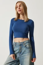 Happiness İstanbul Women's Indigo Blue Crew Neck Basic Crop Knitted Blouse