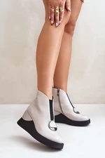 Lacquered wedge ankle boots insulated with D&A light grey