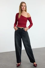 Trendyol Burgundy Fitted Asymmetrical Neckline Off Shoulder Ribbed Knitted Blouse