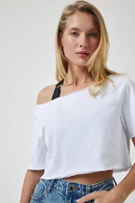 Happiness İstanbul Women's White Boat Neck Basic Crop Knitted T-Shirt