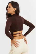 Chladné a sexy dámské hnědé crop top s otevřeným pasem IC115