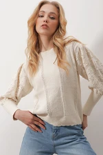 Trend Alaçatı Stili Women's Beige Crew Neck Motif Embroidered Balloon Sleeve Knitwear Sweater