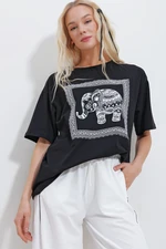 Trend Alaçatı Stili Women's Black Crew Neck Stoned Elephant Printed Oversize T-Shirt