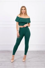 Set with dark green ruffle