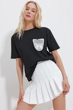Trend Alaçatı Stili Women's Black Crew Neck Guipure Pocket T-Shirt