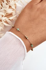 Classic bracelet with green gold beads
